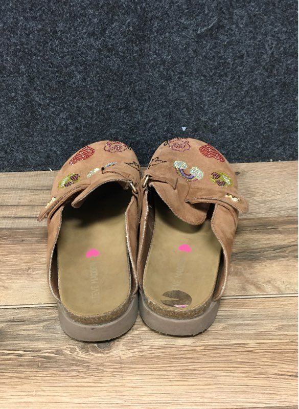 Steve Madden JPINE Tan Rhinestone Patch Faux Suede Clogs Mules Size 4