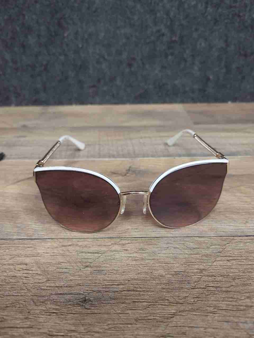 Guess Women's Gold White Cat Eye Sunglasses Chain Arms GF6092 Gradient Lens