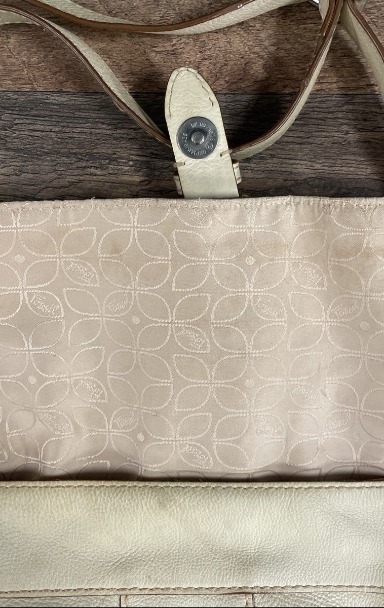 Fossil Cream Pebbled Leather Flap Crossbody Bag Silver Hardware Adjustable
