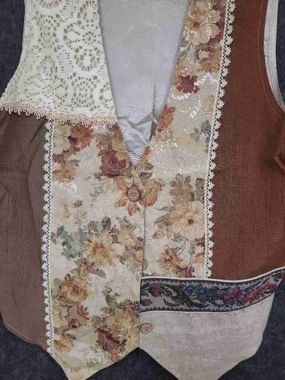 Vintage 90s Judy Knapp Women's Patchwork Floral Lace Tapestry Vest Sz M