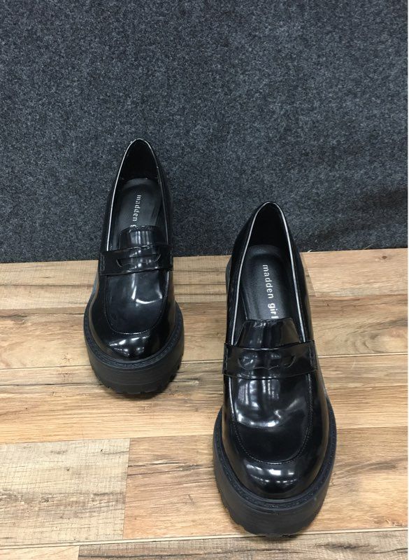 Madden Girl Kassidy Black Patent Lug Sole Heeled Penny Loafers Size 6.5M