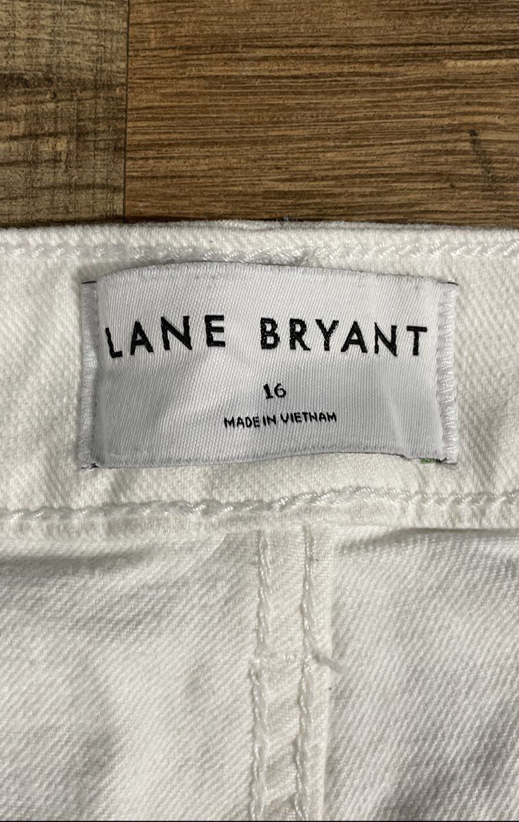 Lane Bryant Women's White Mid-Rise Boyfriend Bermuda Shorts Sz 16