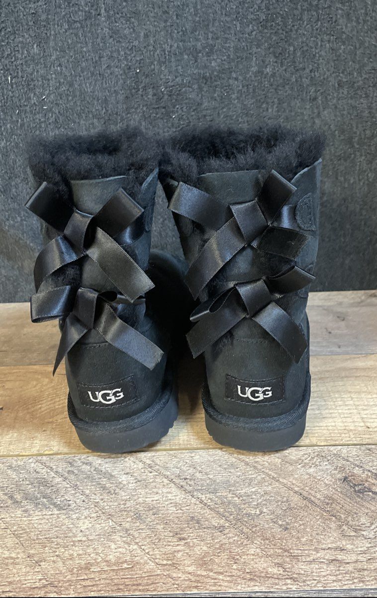 UGG Bailey Bow II Black Suede Shearling Boots Kids Size 13