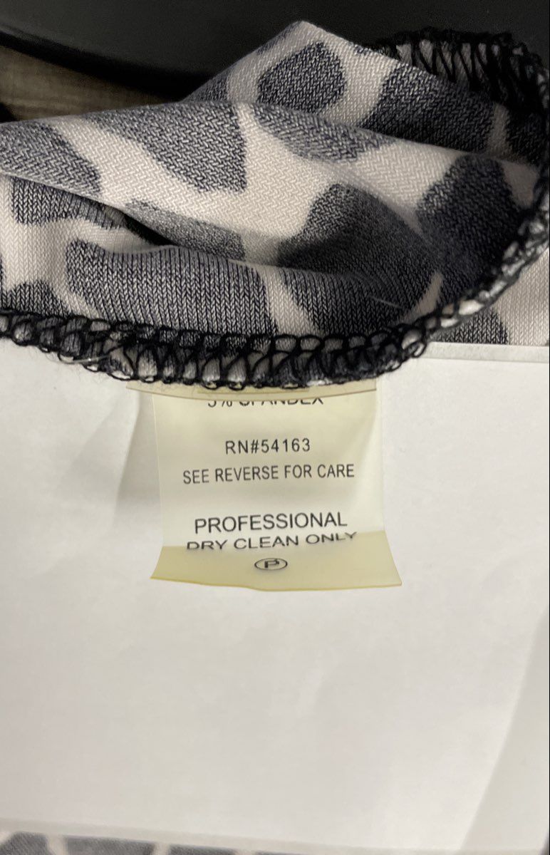 Calvin Klein Women's Sleeveless Top Black White Giraffe Print Shell Blouse Sz M