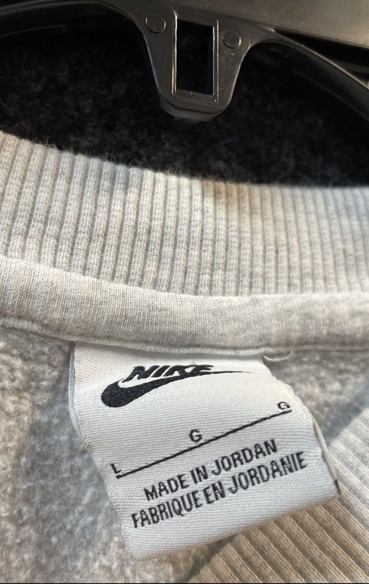 Nike Men's Gray Heather Embroidered Swoosh Crewneck Sweatshirt Size L