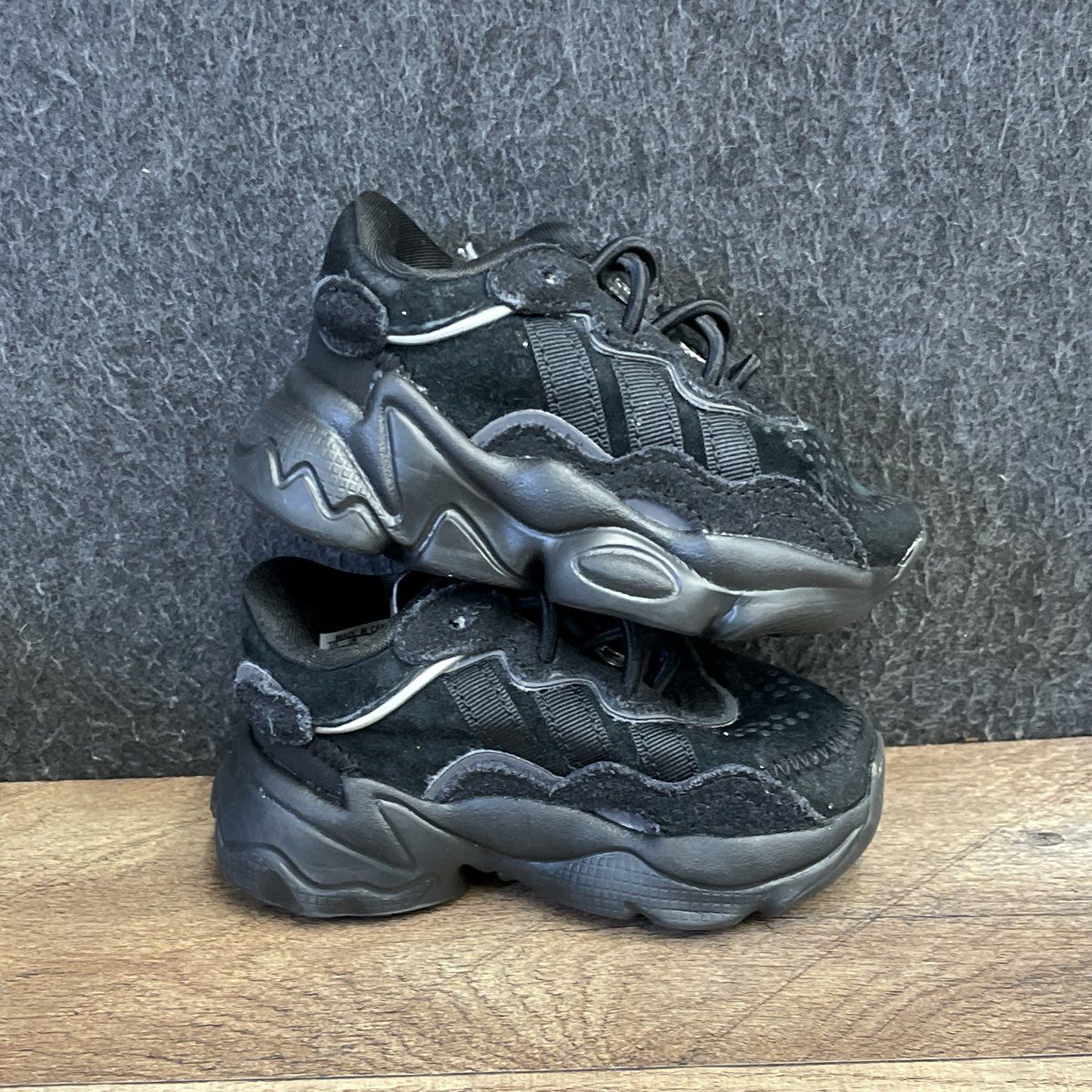 Adidas Ozweego Core Black Kids Sneakers Size 10K EF6300