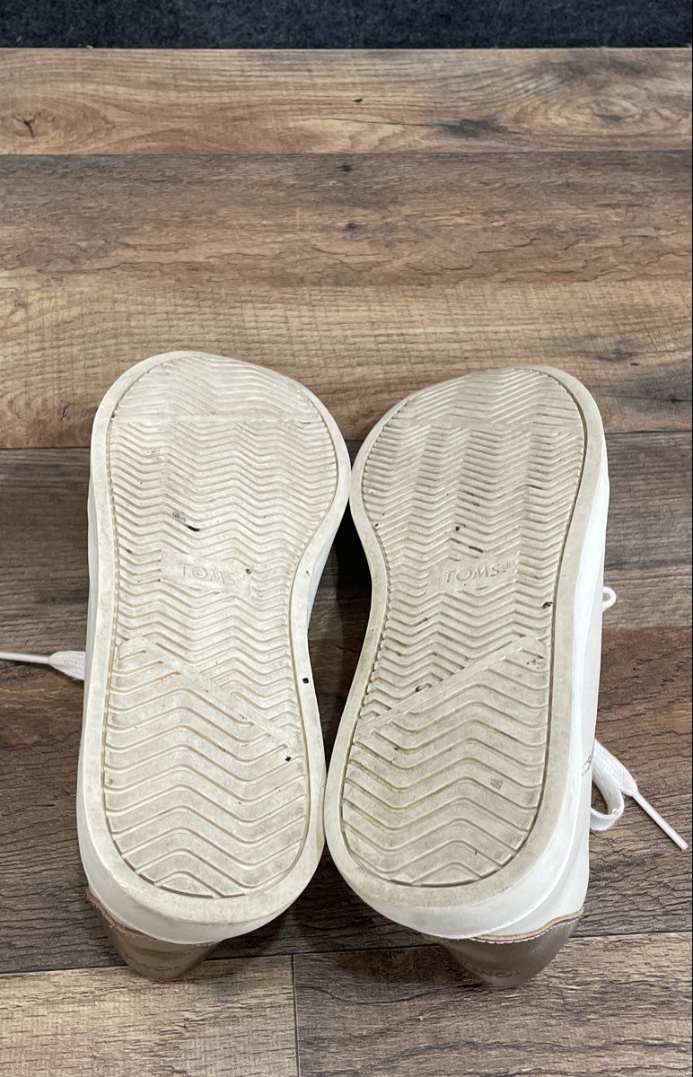 Toms White Leather Metallic Heel Tab Lace Up Sneakers Size 7