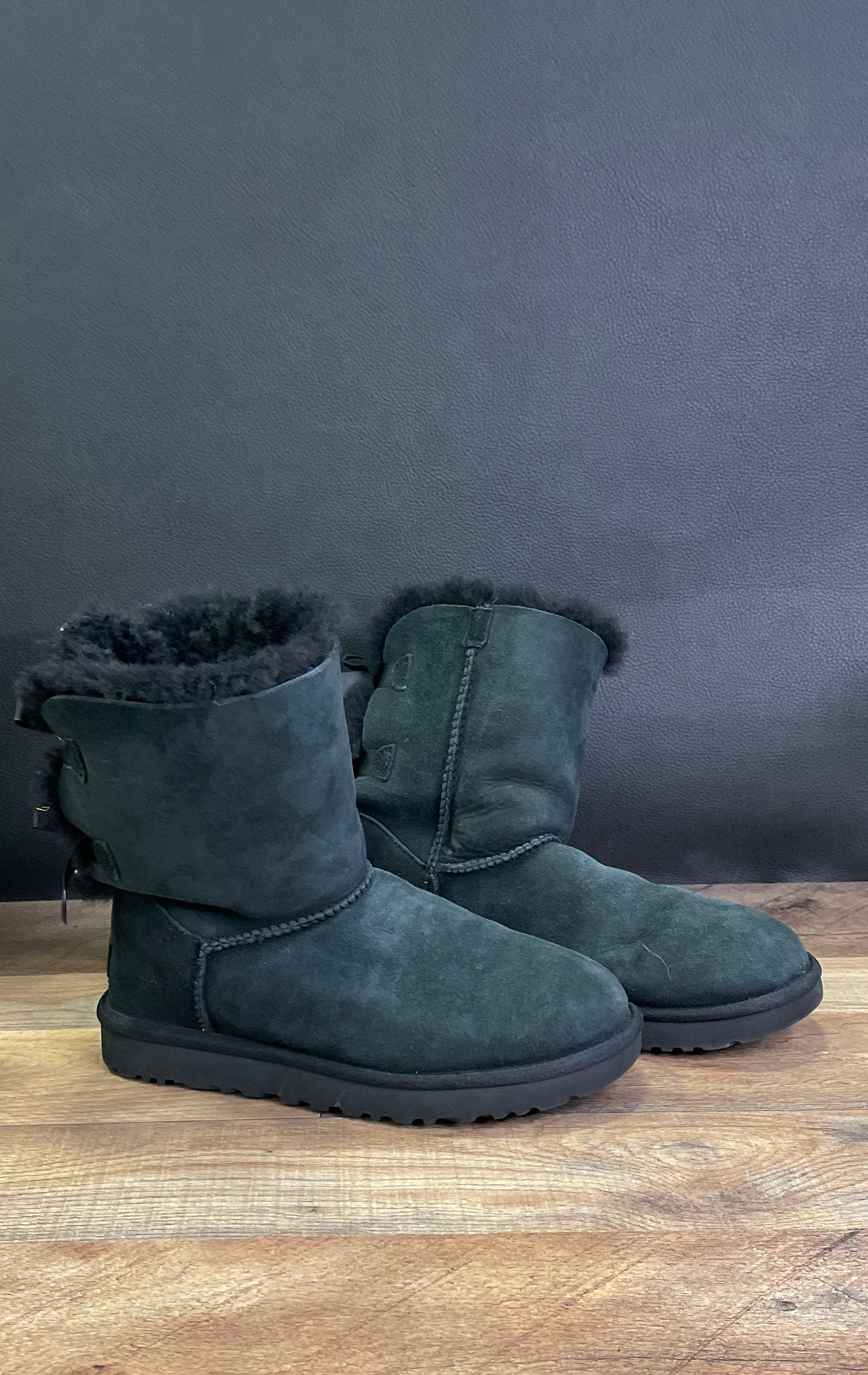 UGG Bailey Bow II Black Twinface Sheepskin Suede Boots Women's Size 8