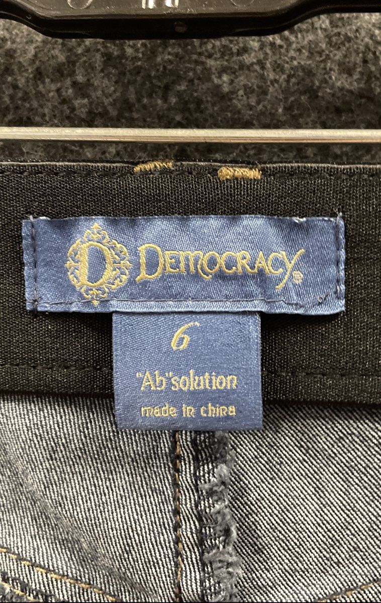 Democracy Women's "Ab"solution Curve Core Essential Denim Shorts Sz 6 NWT