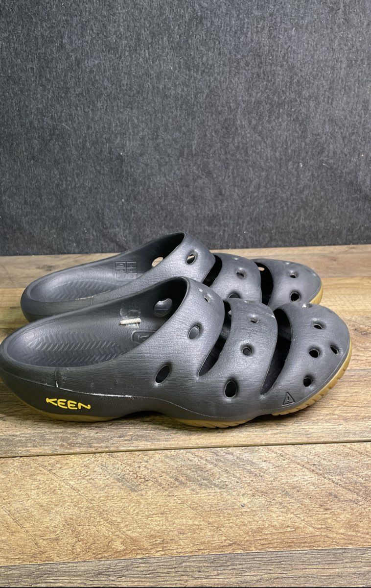 Keen Yogui Arts Graphite Black Men's Slip-On Outdoor Clogs Size 13