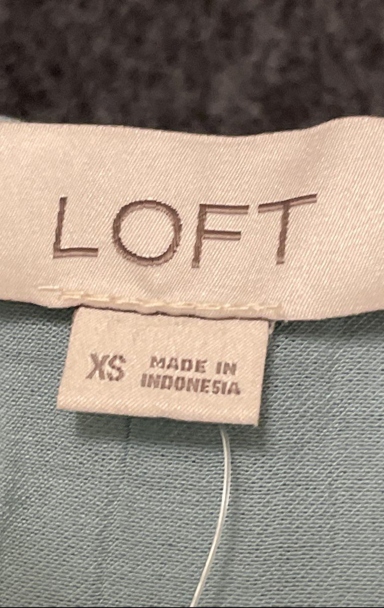 LOFT Women's Ruffle V-Neck Blouse Light Blue Short Flutter Sleeve XS NWT