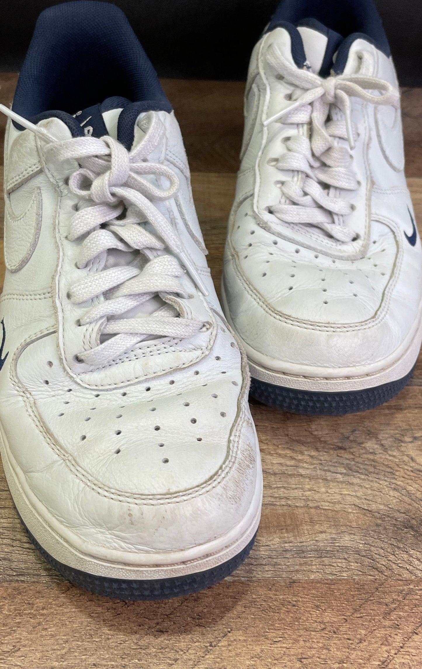 Nike Air Force 1 Low White Navy Blue Mini Swoosh Sneakers Men's Size 7.5