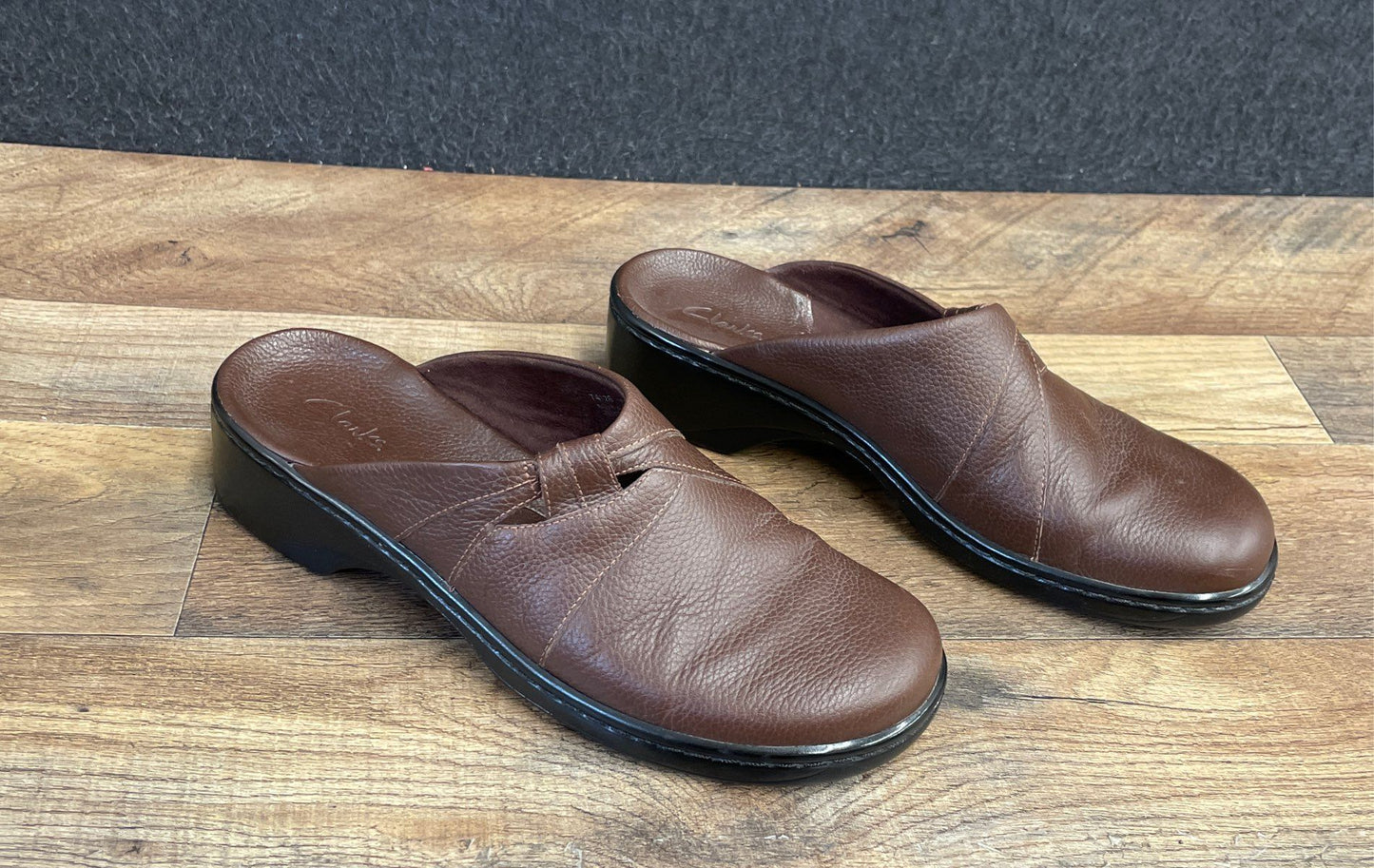 Clarks 74126 Dark Brown Leather Clogs Mules Slip-On Wedge Size 8.5