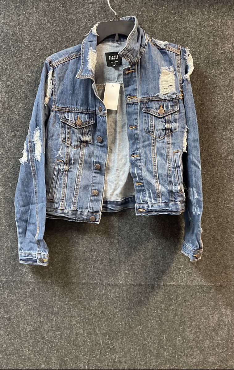 Almost Famous Women's Blue Distressed Denim Trucker Jacket NWT Sz M