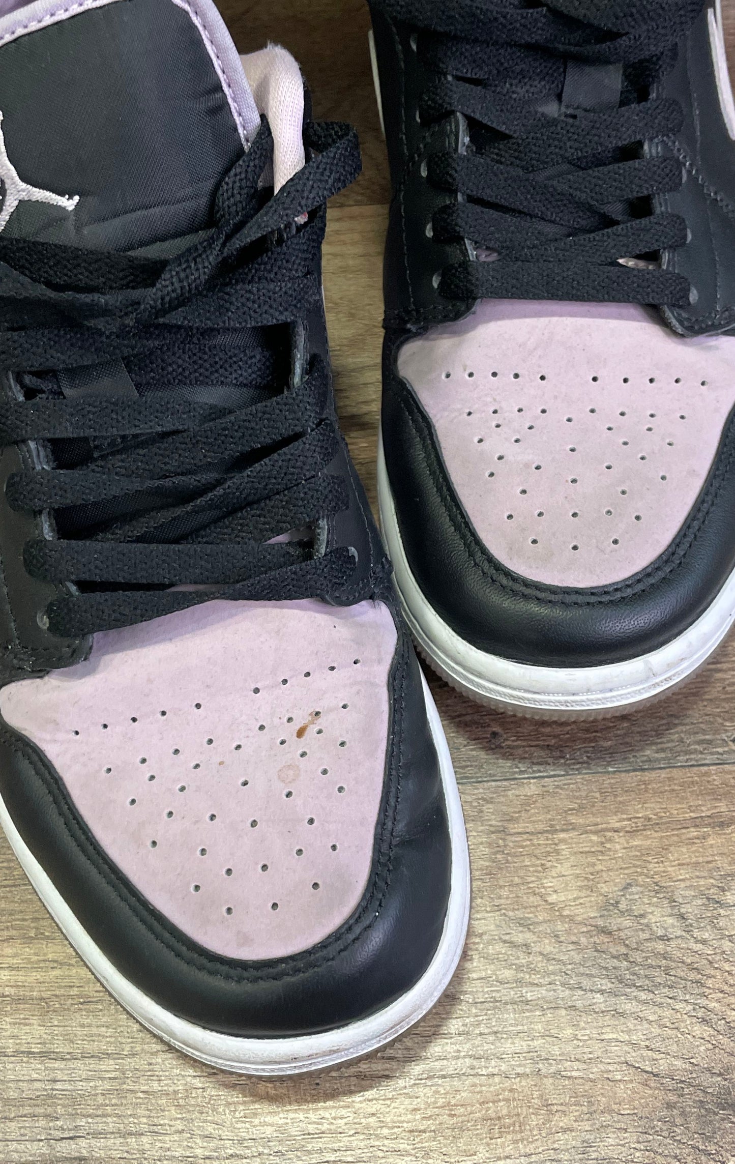 Nike Air Jordan 1 Low SE Iced Lilac Black White Sneakers Size 8.5 COA