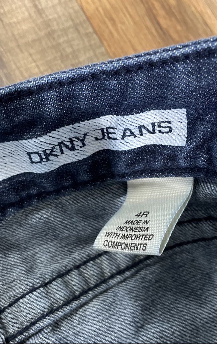 DKNY Jeans Women's Blue Straight Leg Medium Wash 5-Pocket Cotton Blend Sz 4R