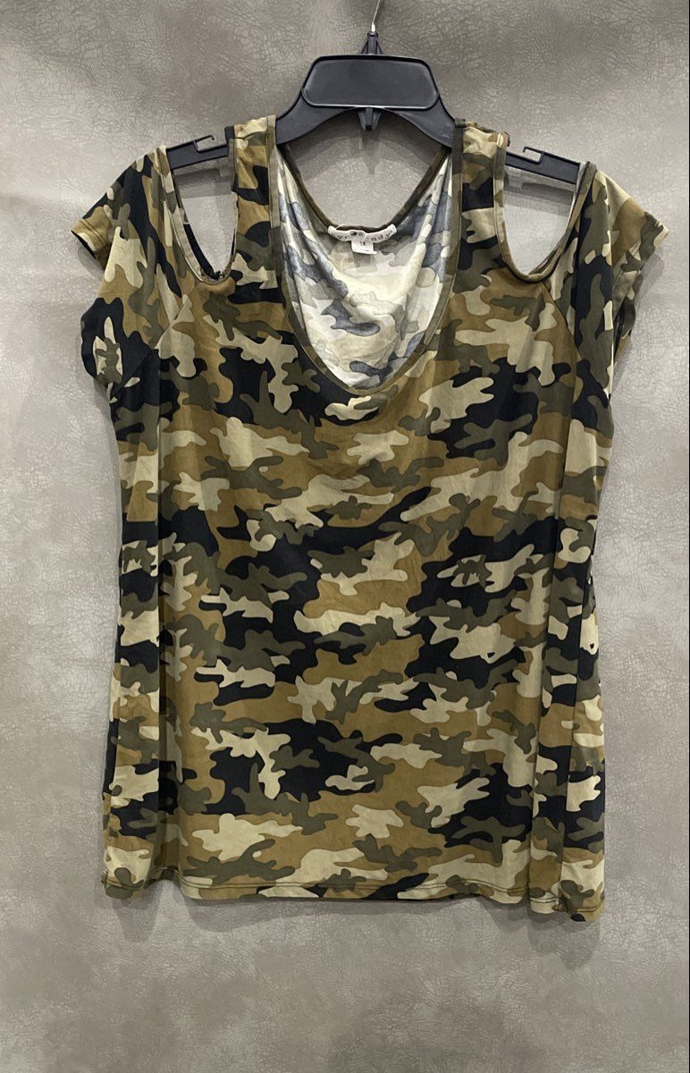 Eye Candy Women's Green Camo Cold Shoulder Scoop Neck Short Sleeve Top Size 1X