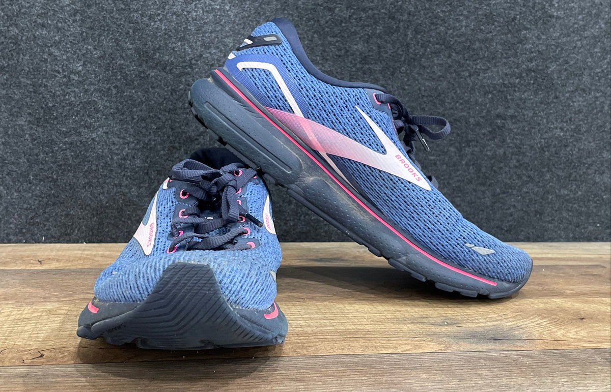 Brooks Ghost 15 Blue Pink White Running Shoes Women's Size 10