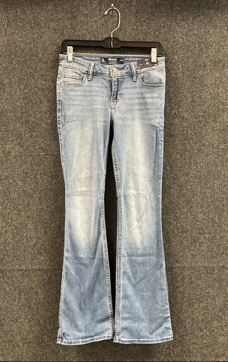Hollister Women's Light Wash Blue Low-Rise Boot Jeans NWT Sz 26R