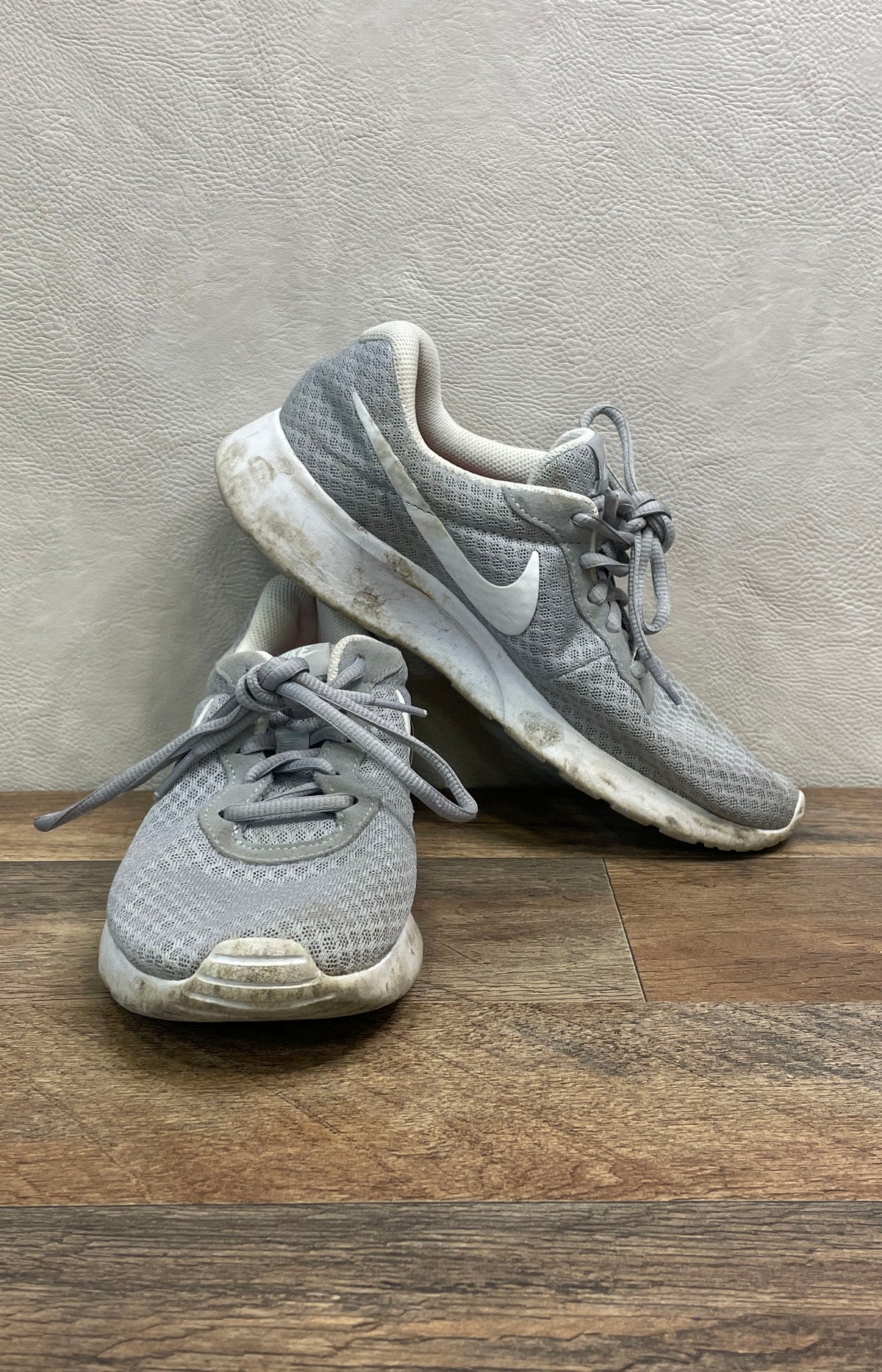 Nike Tanjun Wolf Grey White Women's Running Shoes Size 8