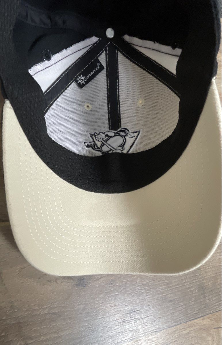 Reebok Men's Pittsburgh Penguins NHL Hat Black Cream Face Off Superflex Cap