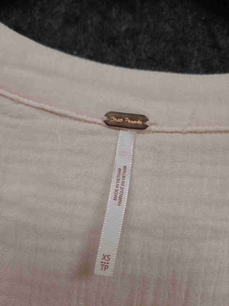 Free People Women's Pink Gauze Henley Long Sleeve Raw Hem Blouse Size XS