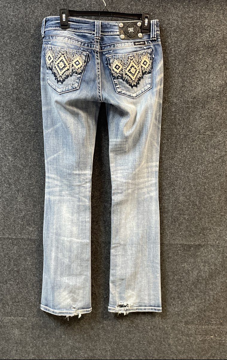 Miss Me Women's Light Wash Embroidered Flap Pocket Bootcut Jeans Sz 28