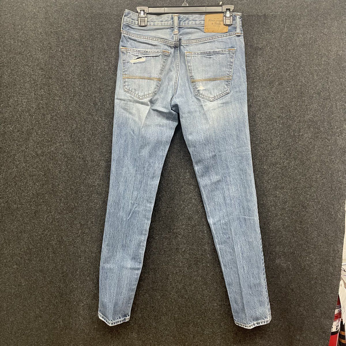 Abercrombie & Fitch Men's Light Wash Distressed Ripped Jeans Size 29x32