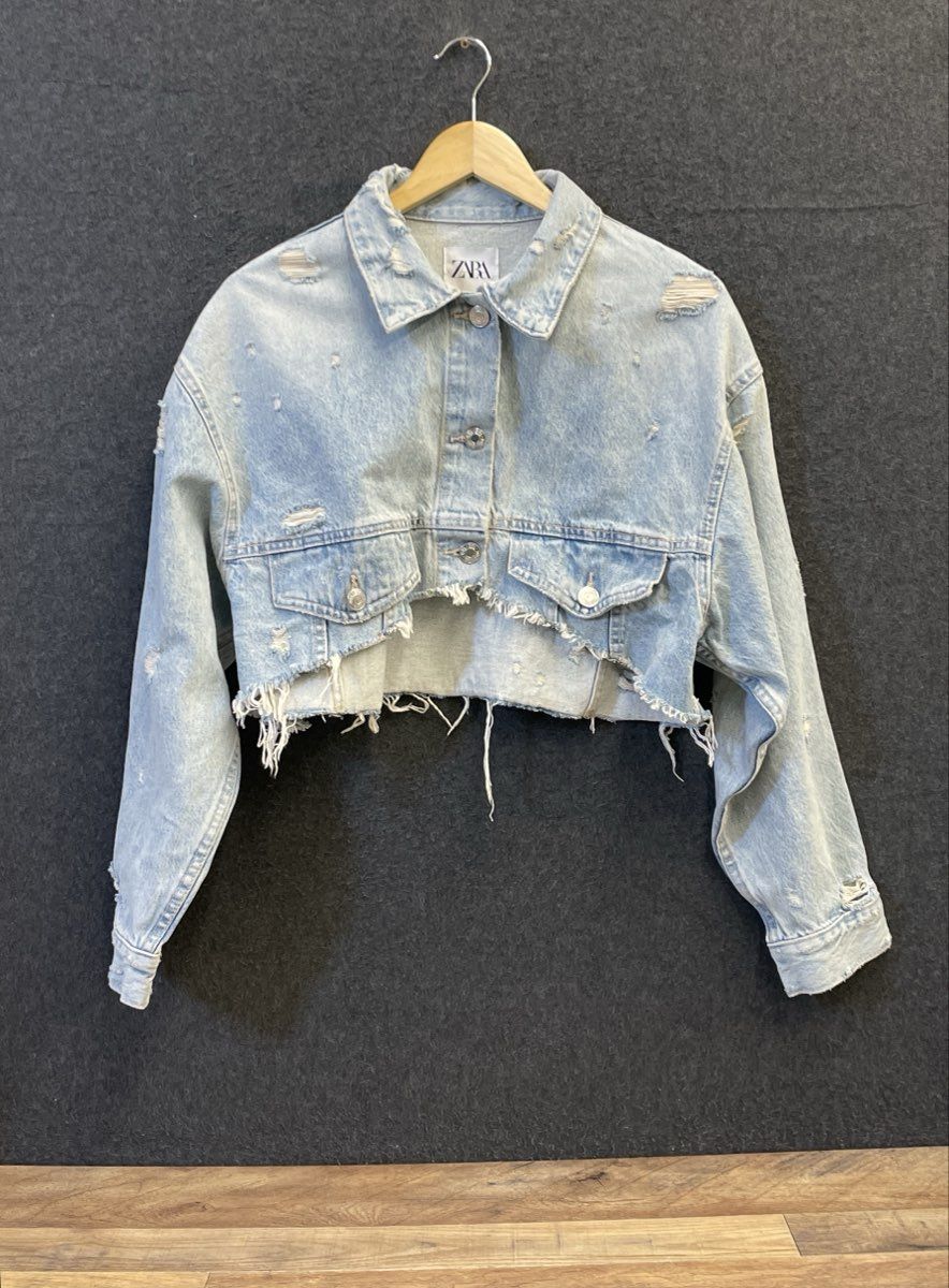 Zara Women's Light Wash Distressed Cropped Denim Jacket NWT Sz M