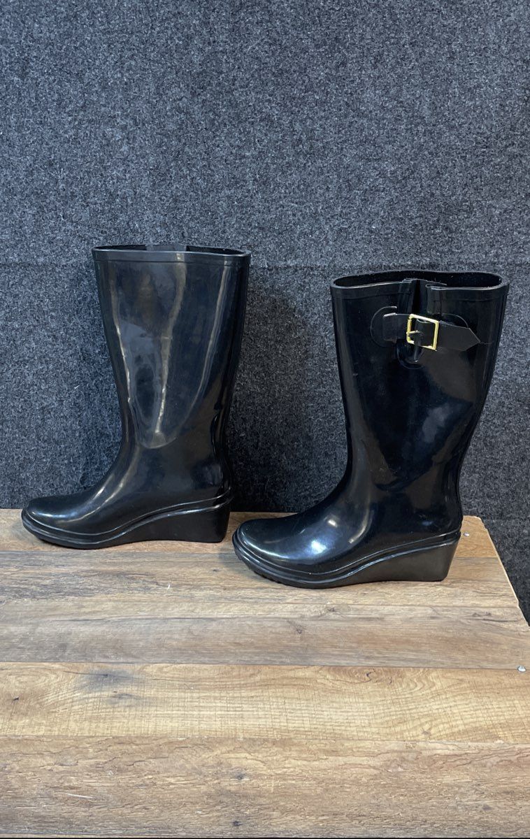 Alley Black Glossy Rubber Wedge Rain Boots Gold Buckle Size 9M