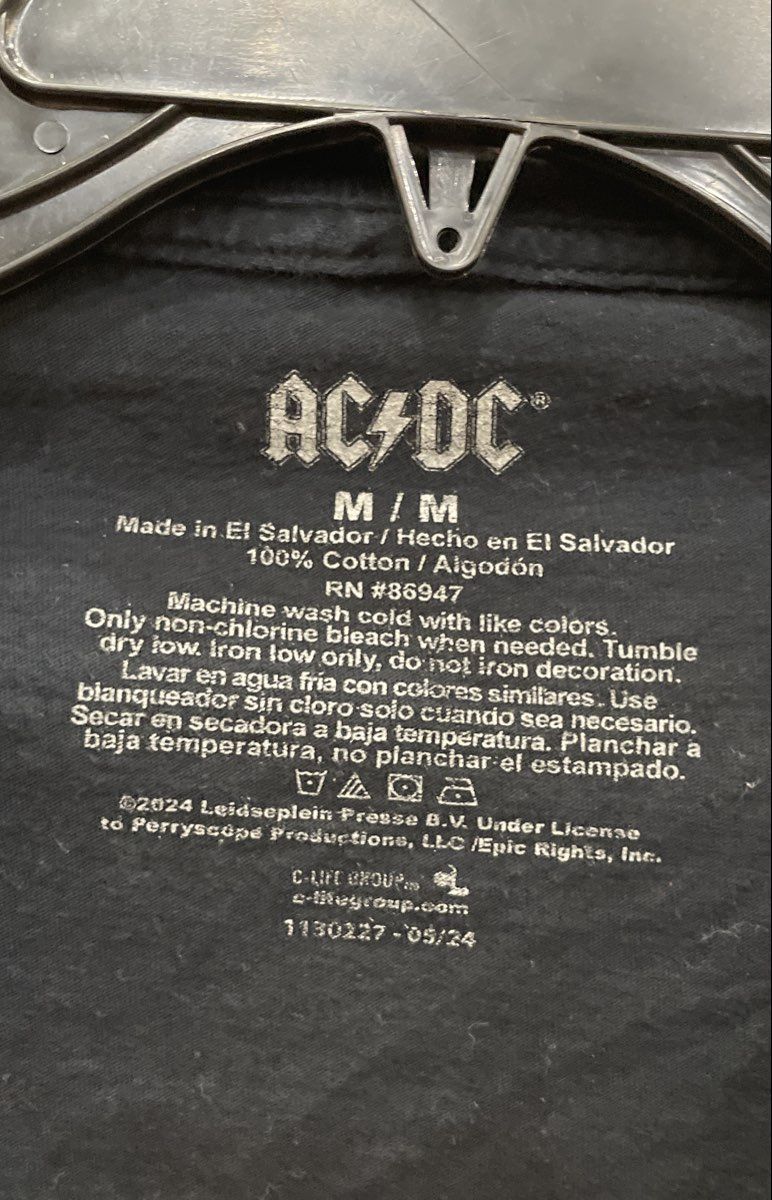 AC/DC Back In Black World Tour 1980-1981 T-Shirt Reprint Epic Rights Sz M