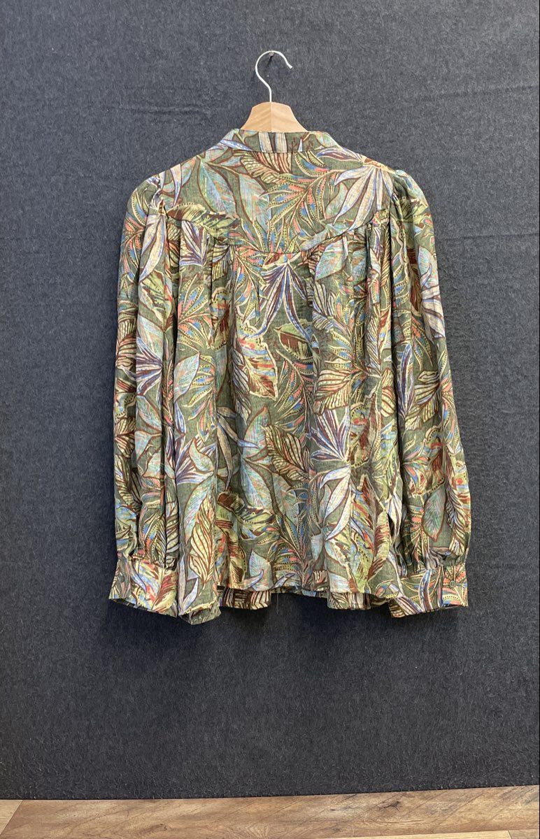 Vince Camuto Women's Blouse Green Leaf Print Lightweight Ruched Button Up Sz L