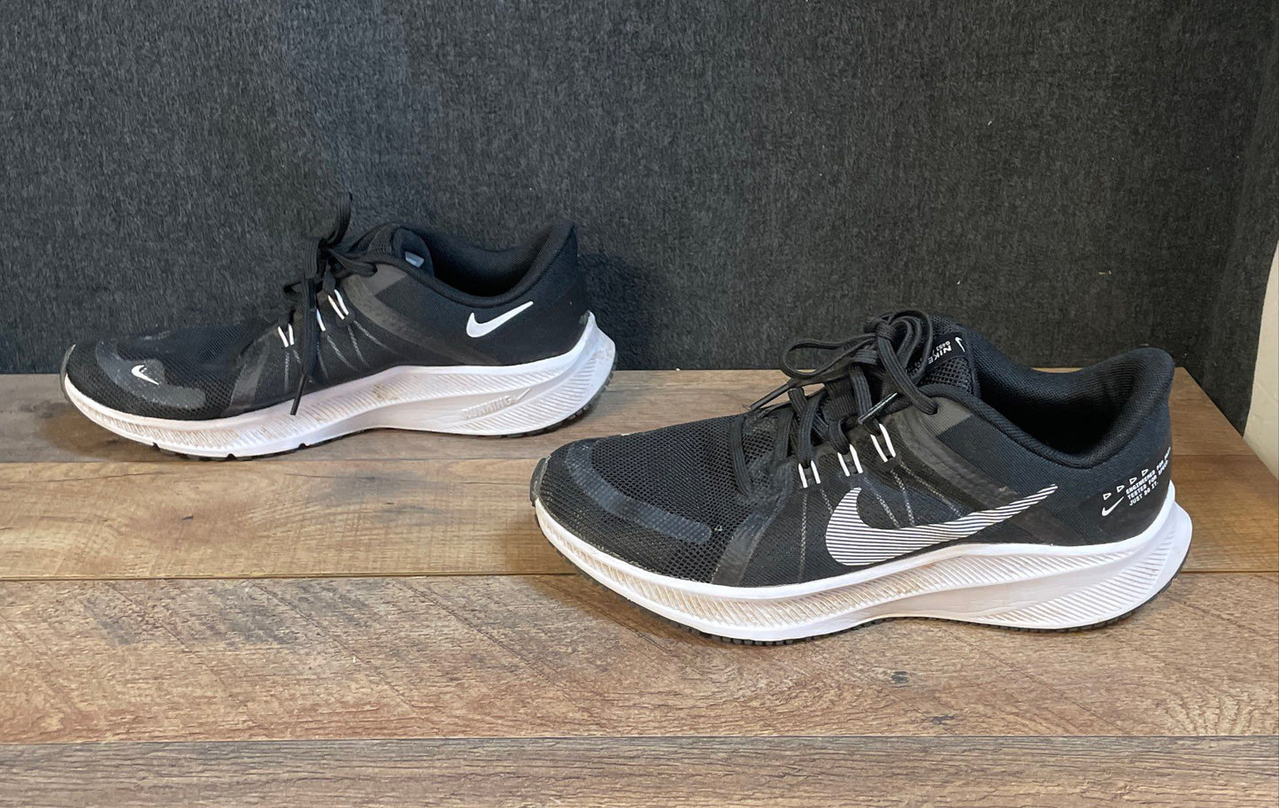Nike Quest 4 Black Dark Smoke Grey White Running Shoes Women's Size 8.5