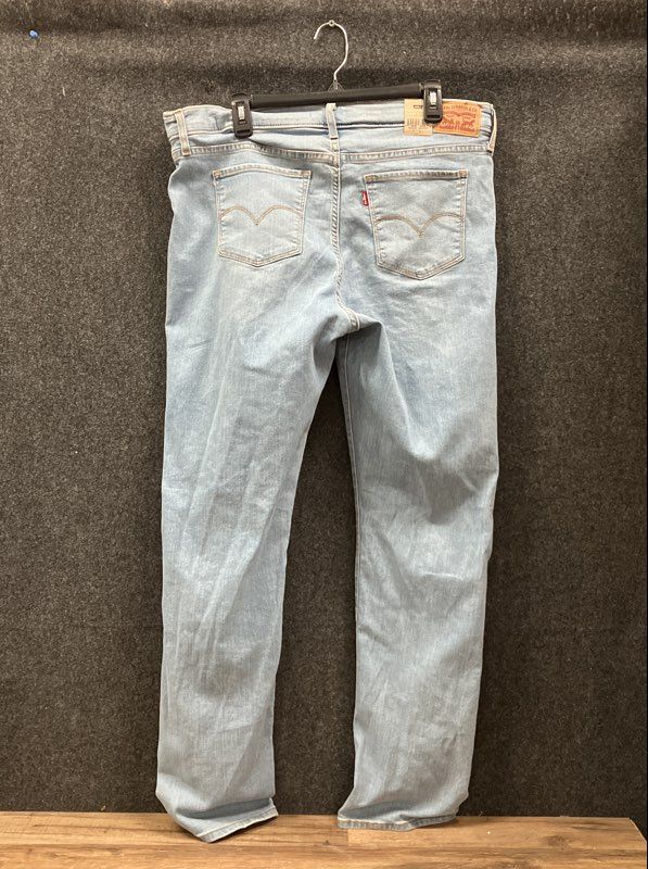 Levi's Women's 314 Shaping Straight Jeans Light Wash Blue NWT Sz 34