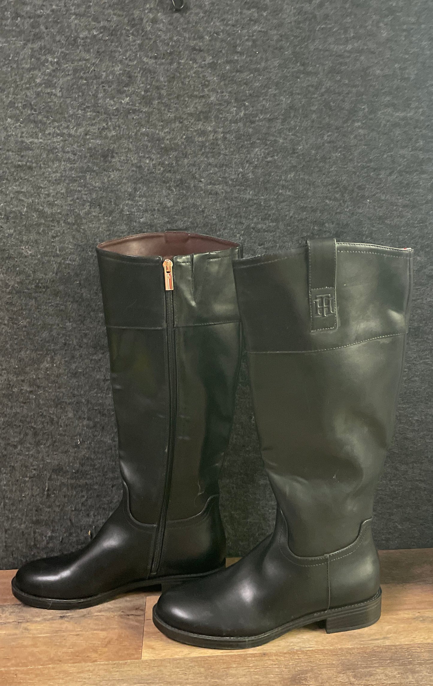 Tommy Hilfiger Women's Black Knee High Riding Boots Gold Logo Size 7M