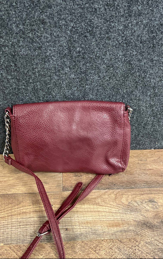 Kenneth Cole Reaction Burgundy Pebbled Faux Leather Crossbody Bag Silver Tone