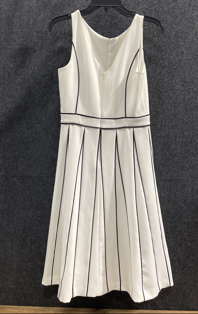 White House Black Market Women's Ecru Black Fit Flare Seamed Dress NWT Sz 4