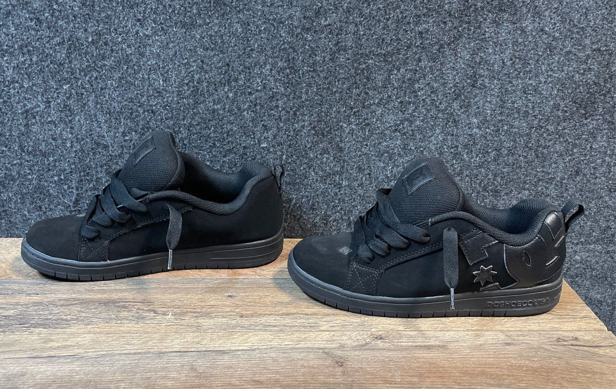 DC Shoes Youth Court Graffik Triple Black Skate Shoes Size 7