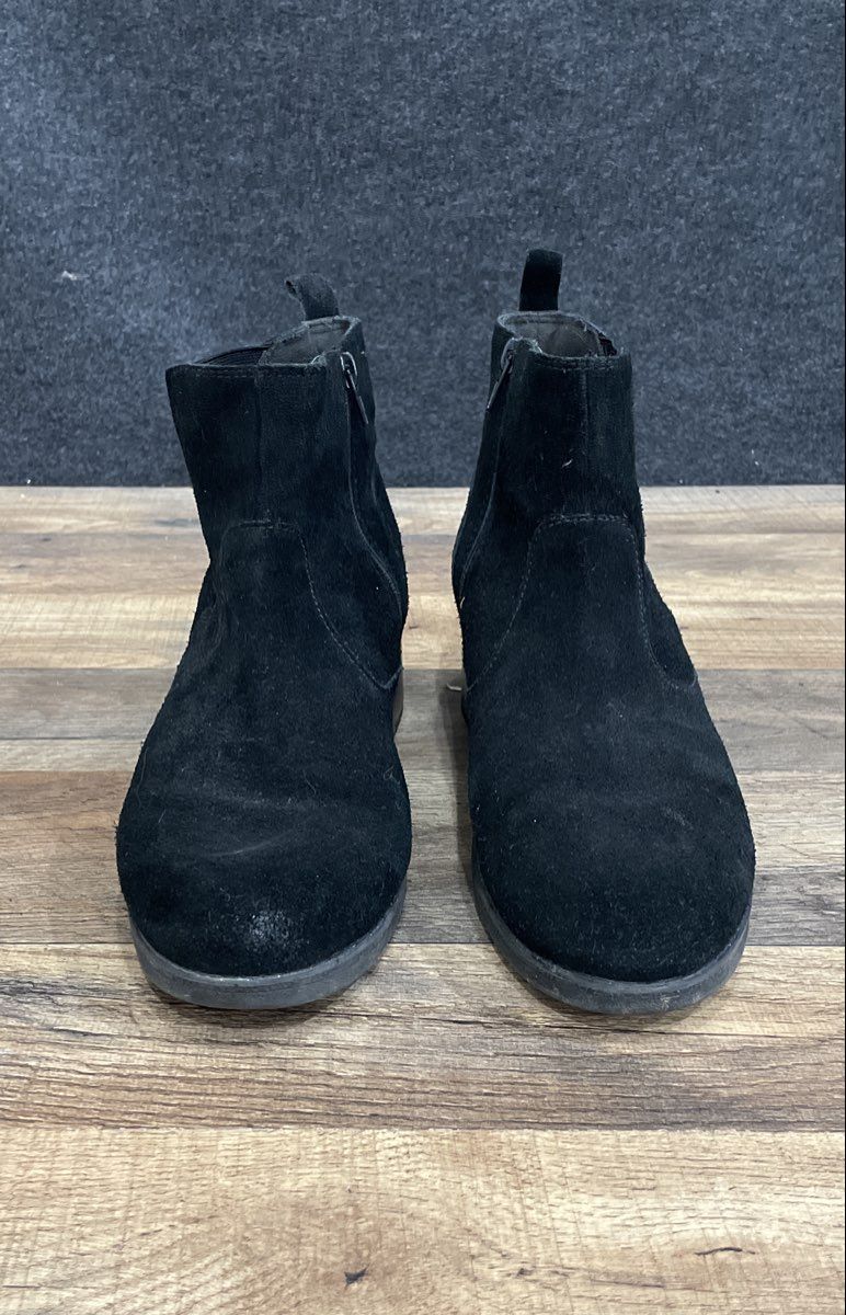 Clarks Collection Black Suede Cushion Soft Side Zip Ankle Boots Womens Size 8.5W