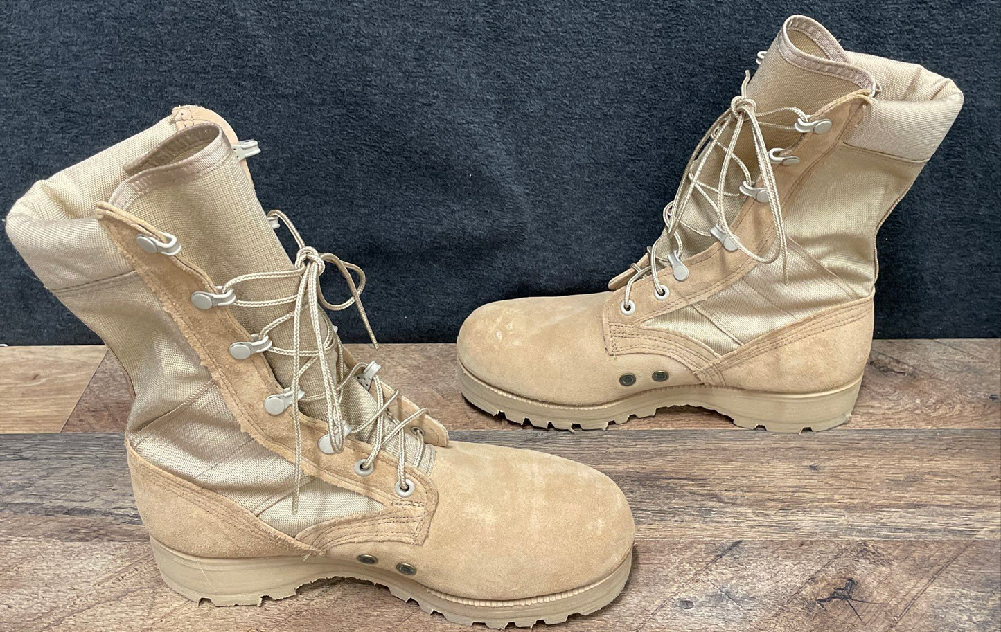 US Military Issue Vibram Sole Desert Tan Suede Combat Boots Men's Size 7 R