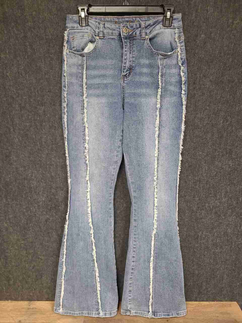 Copperflash Women's Light Wash High Rise Flare Jeans Frayed Seam Detail Sz 6