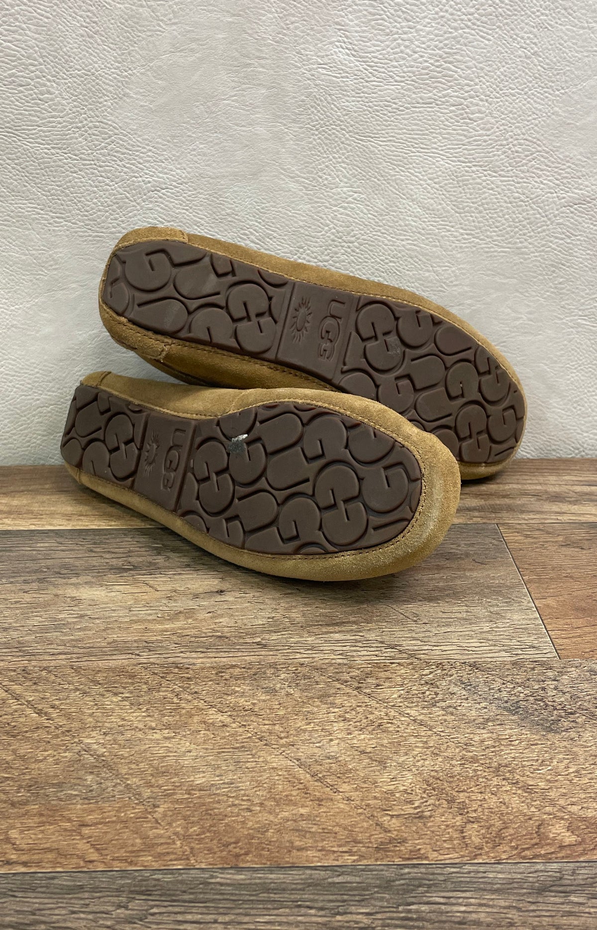 UGG Dakota Chestnut Brown Suede Tassel Moccasin Slippers Women's Size 5