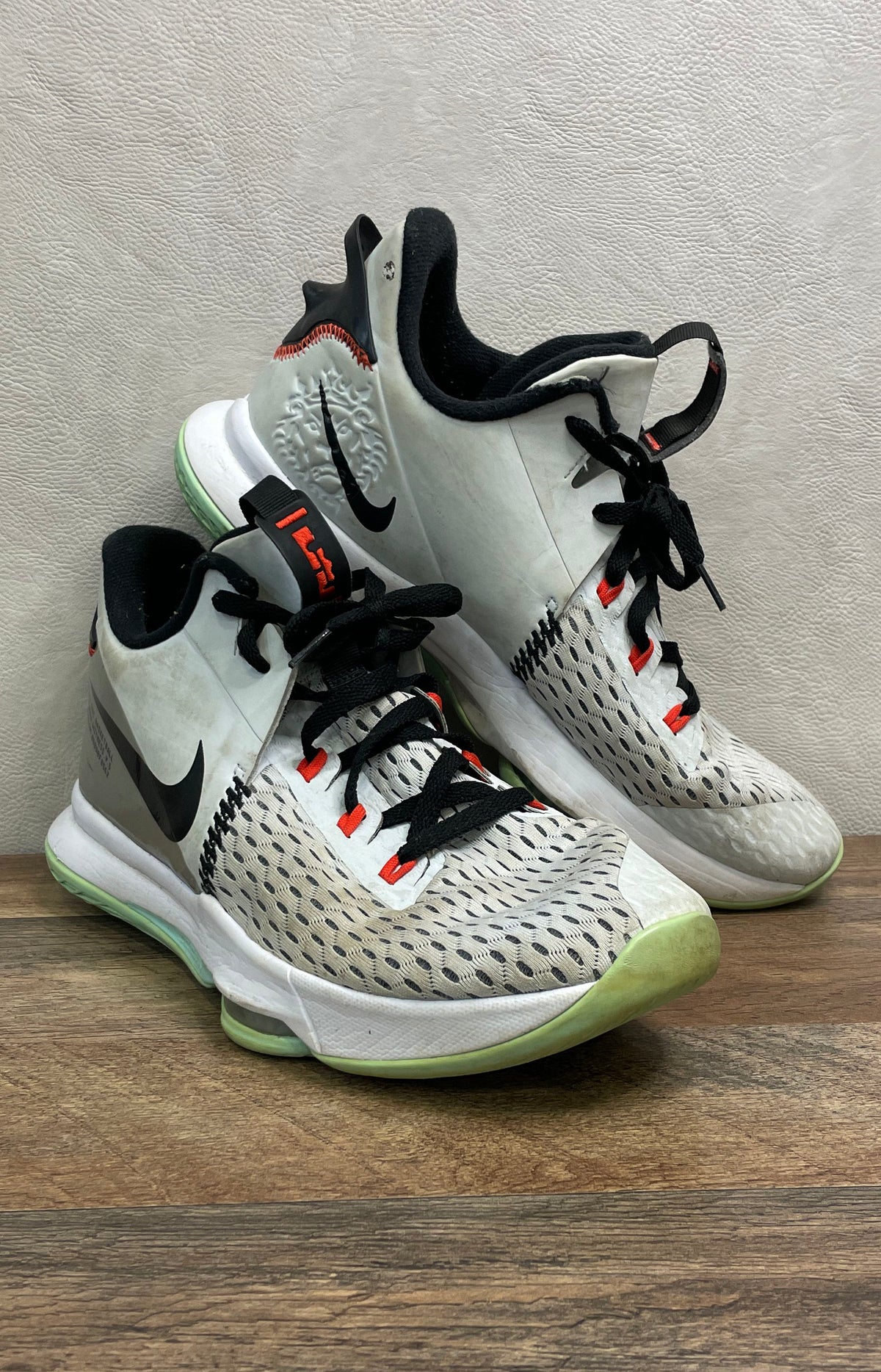Nike LeBron Witness 5 Wolf Grey Black Bright Crimson Basketball Shoes Size 14