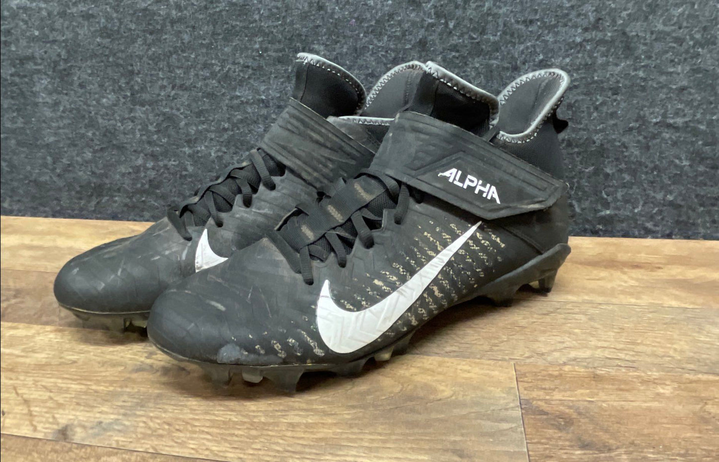 Nike Alpha Menace Pro 2 Mid Black White Football Cleats Men's Size 12