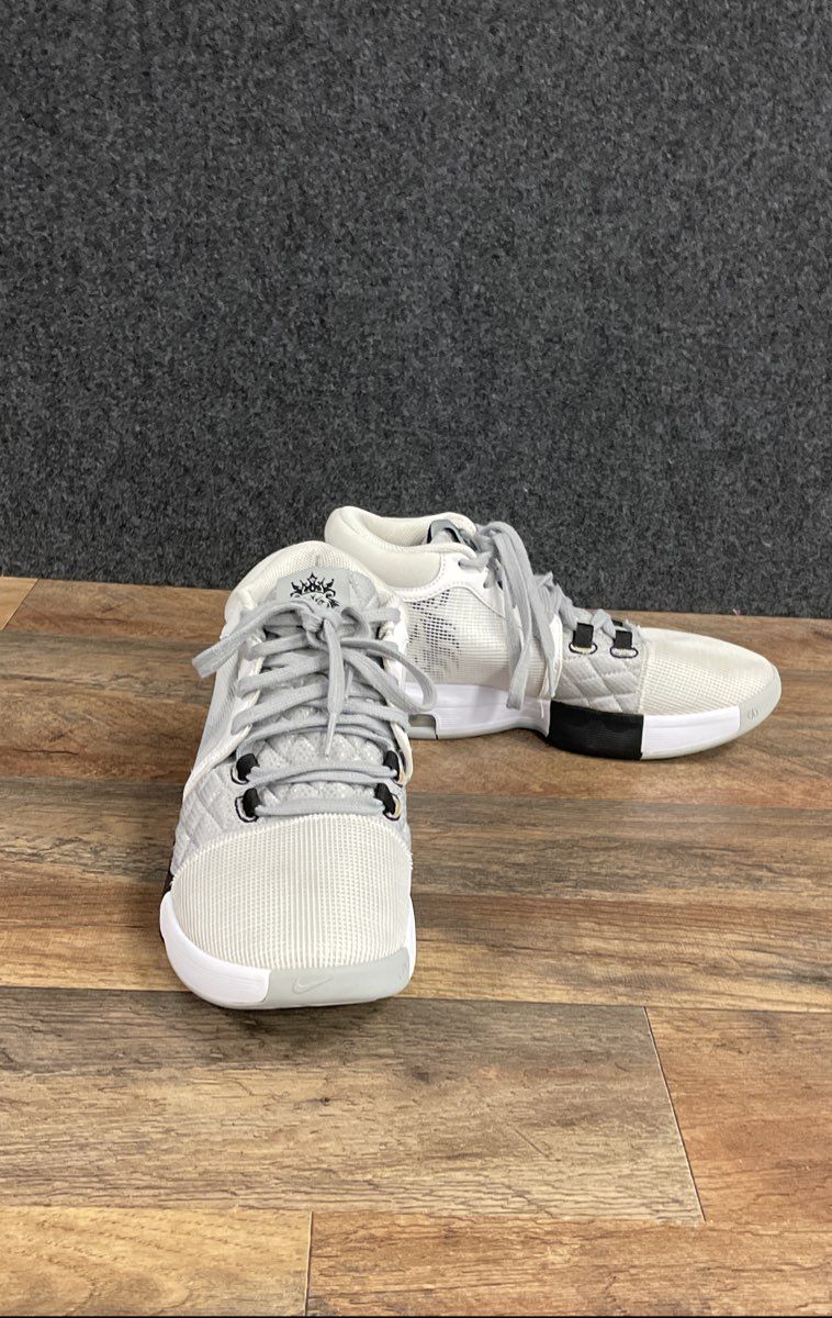 Nike LeBron Witness 8 White Black Silver Basketball Shoes Men's Size 9.5
