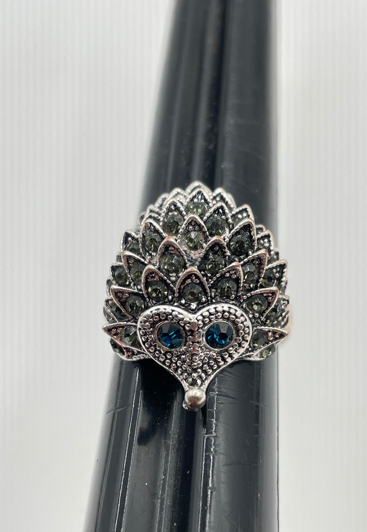 Silver Tone Black & Blue Rhinestone Hedgehog Ring 7.3g *NPM*