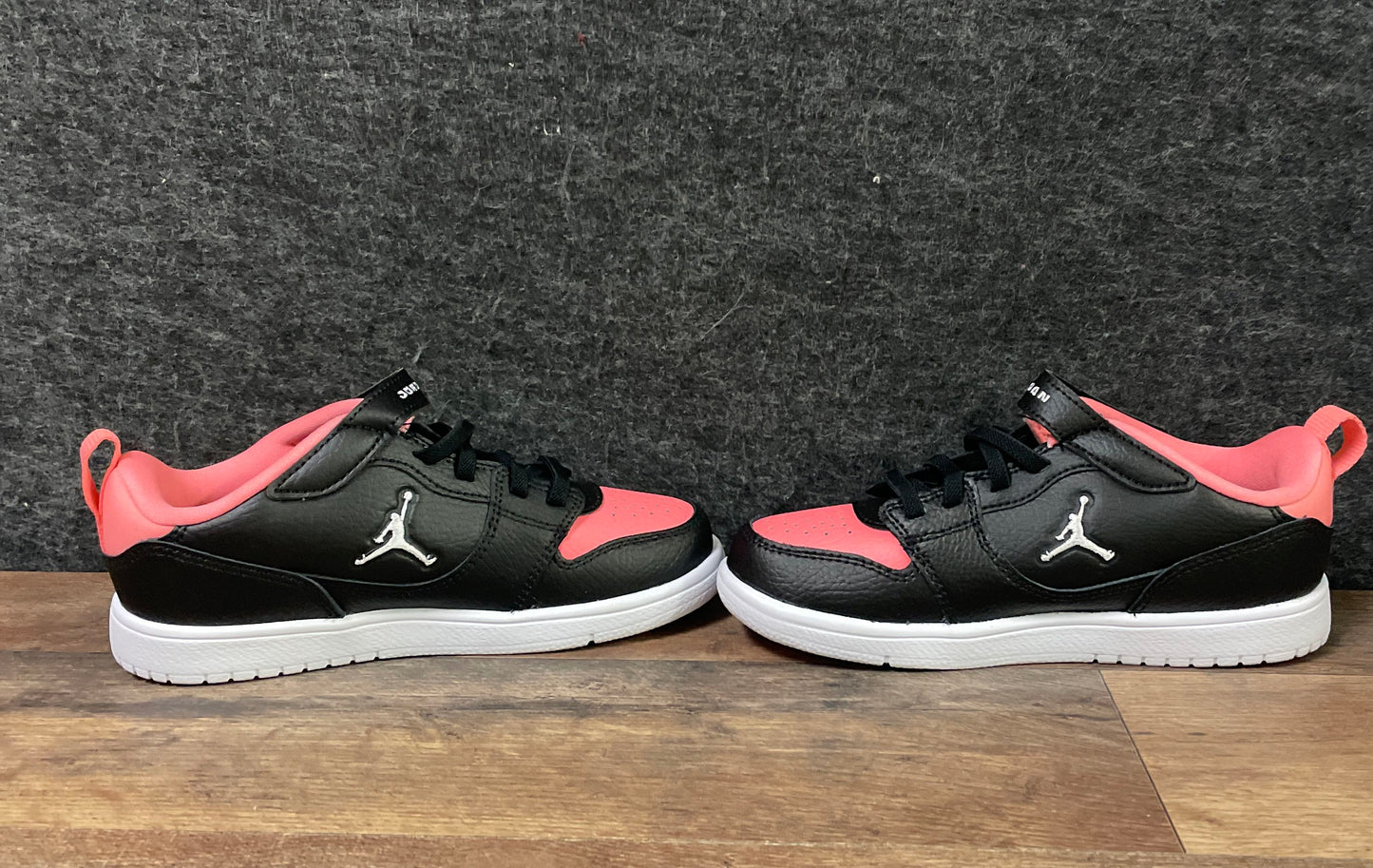 Jordan Max Aura 6 Black Coral Pink Youth Sneakers Size 1Y IQ6046-004
