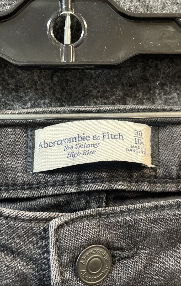 Abercrombie & Fitch Women's Black The Skinny High Rise Faded Jeans Sz 10R