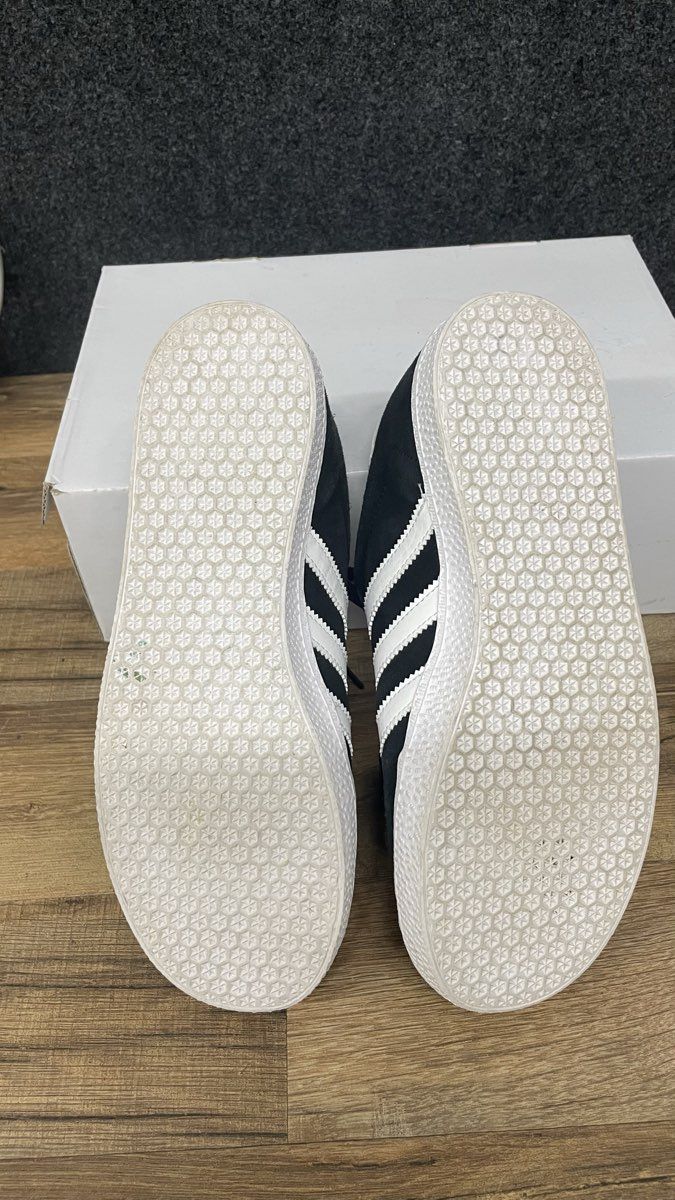 Adidas Gazelle Core Black White Suede Sneakers Size 5.5