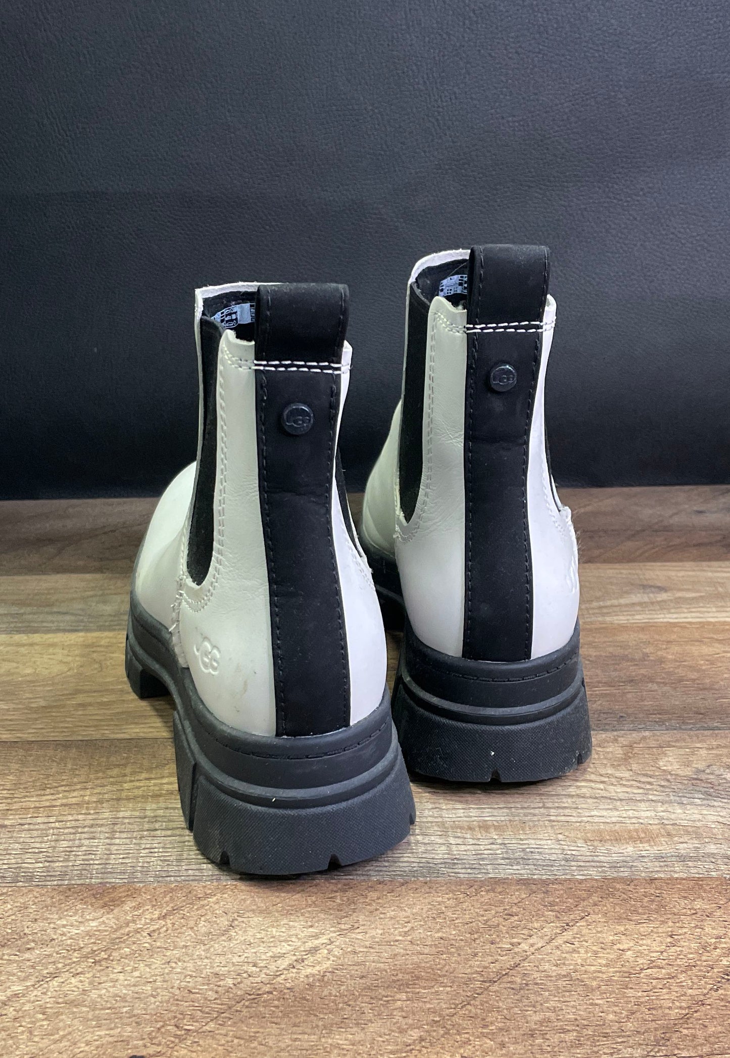 UGG Ashton Chelsea Lug Sole Boots White Black Leather Women's Size 9.5